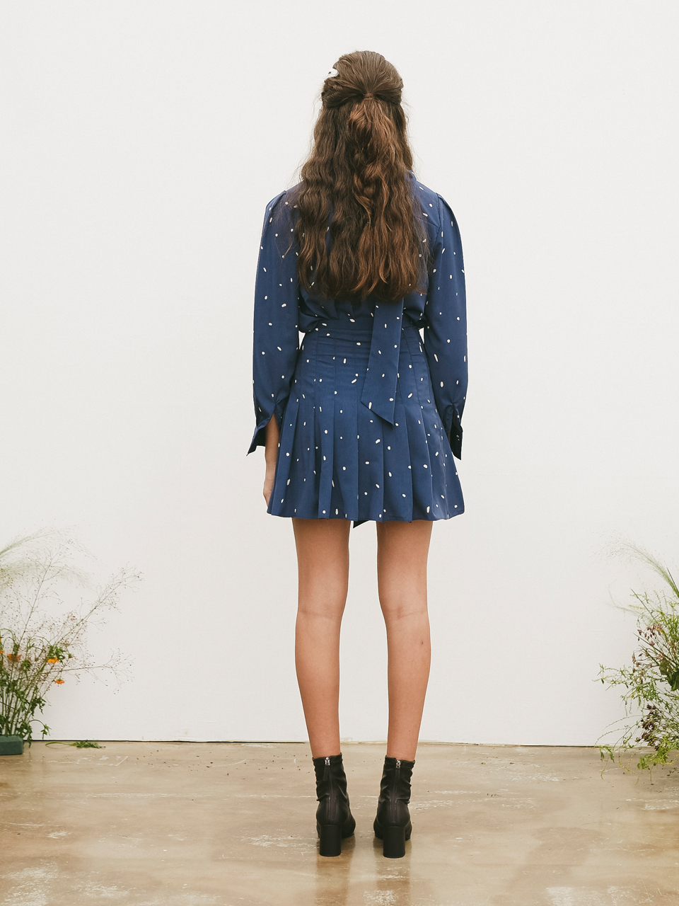 DOT PLEATS SKIRT_PASTEL NAVY