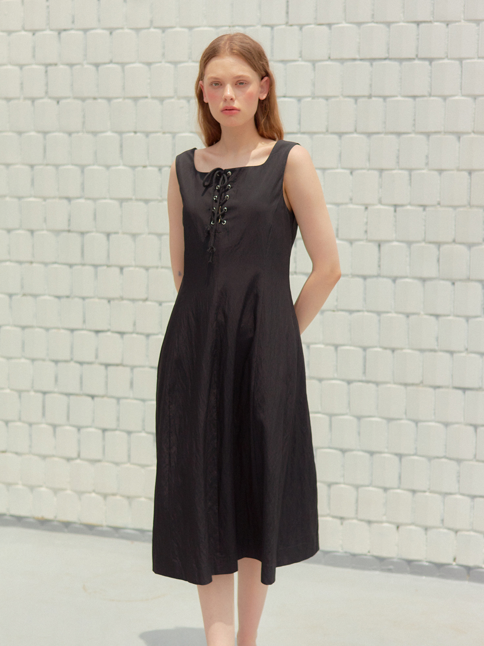EYELET DETAIL SLEEVELESS MIDI ONEPIECE_BLACK