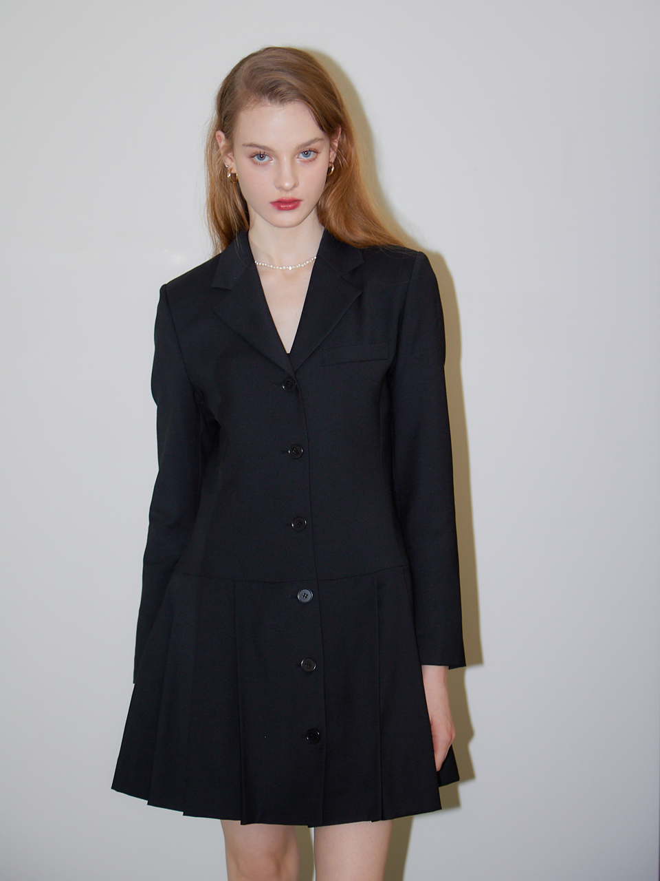 PLEATS DETAIL TAILORED ONEPIECE_BLACK