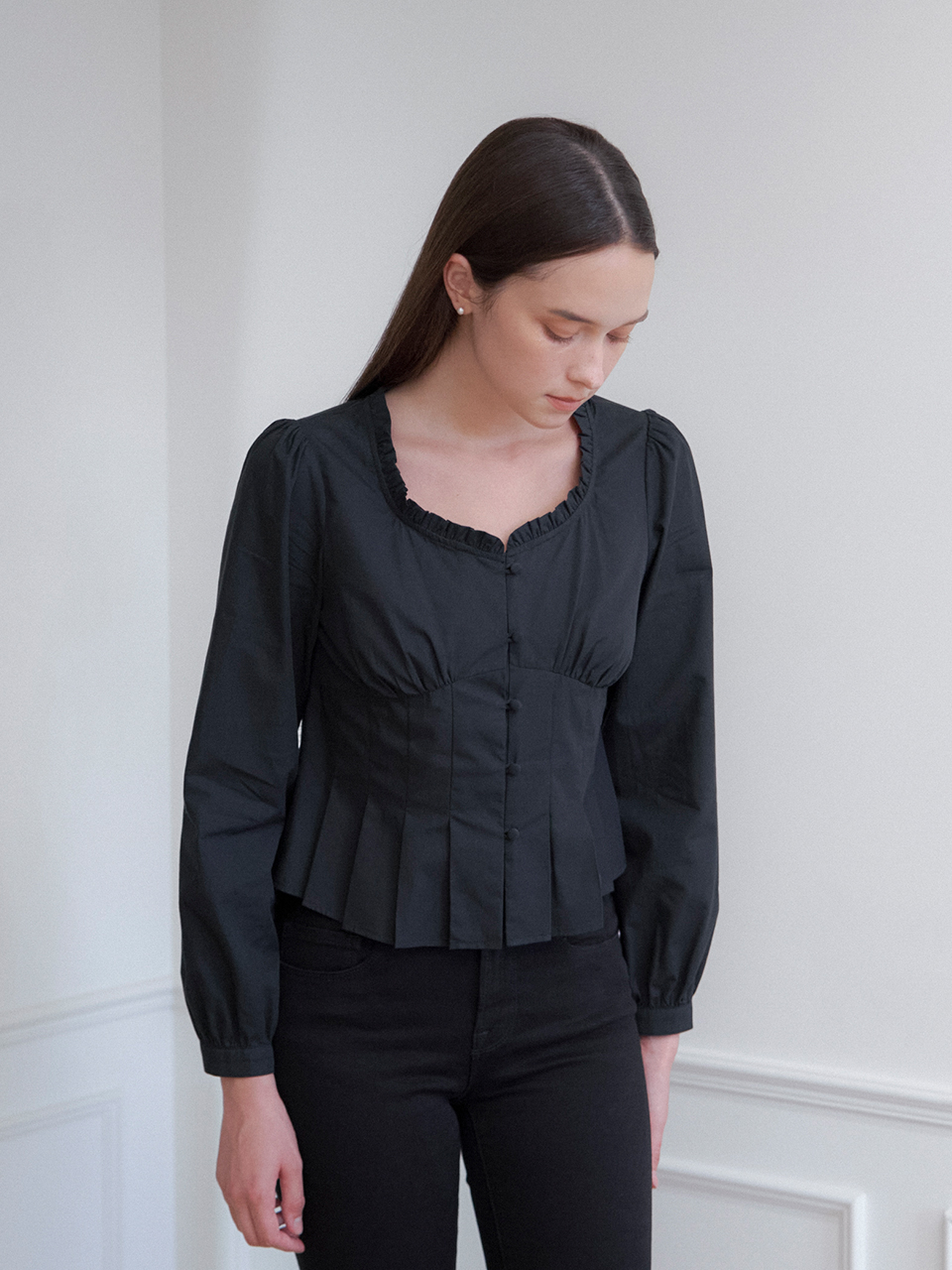 PLEATS DETAIL HEART NECK BLOUSE_BLACK