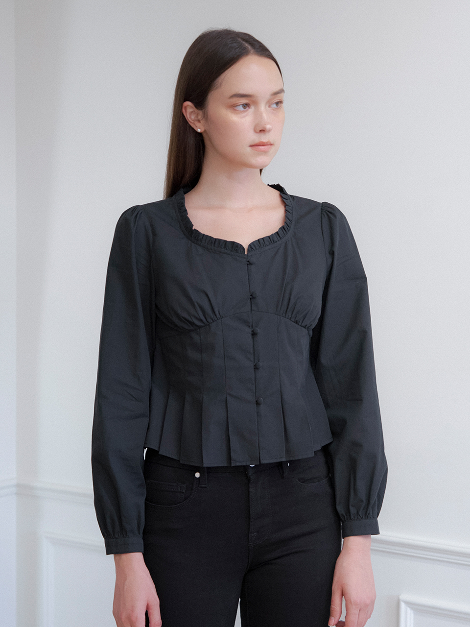 PLEATS DETAIL HEART NECK BLOUSE_BLACK