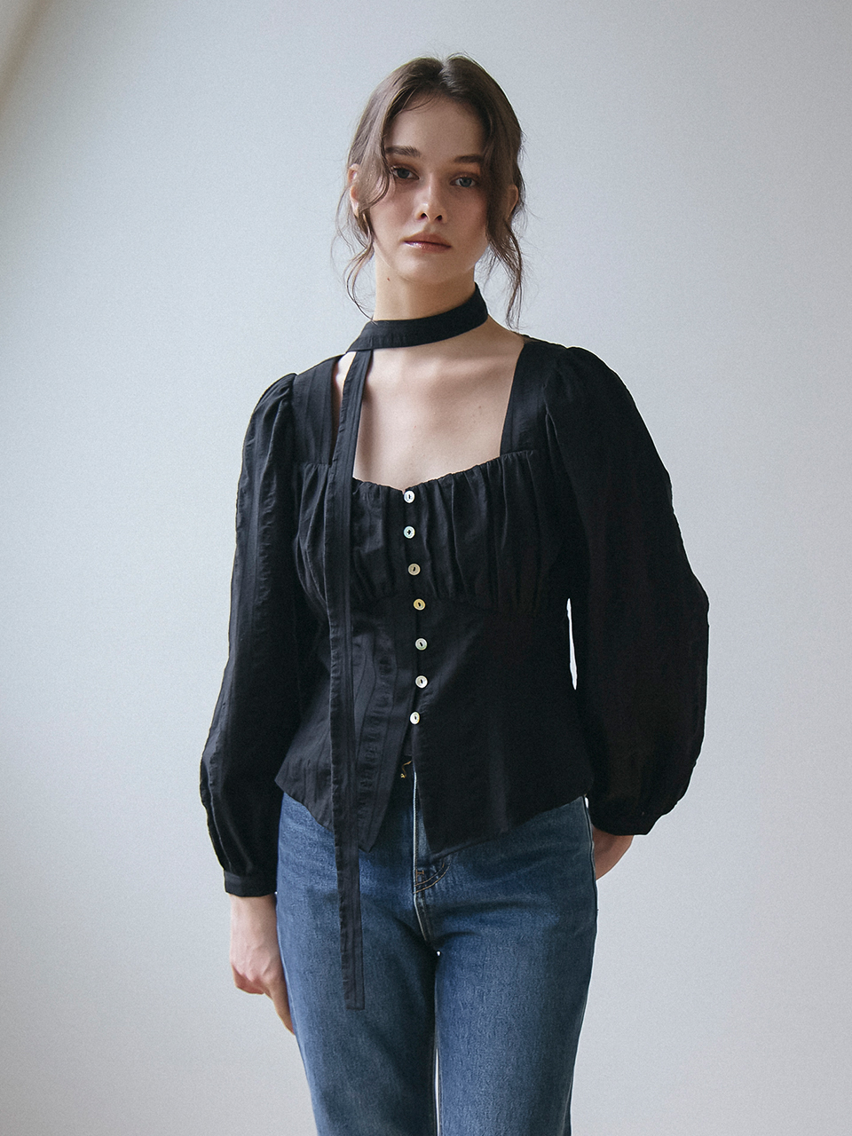 HEART NECK SHIRRING BLOUSE_BLACK