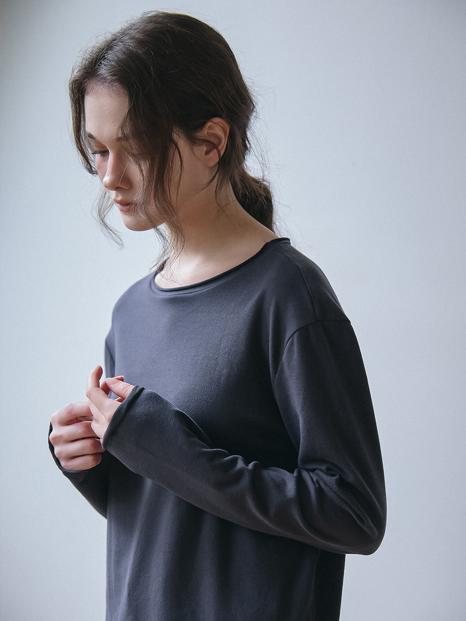 RAW EDGE LONG SLEEVES T-SHIRT_CHARCOAL