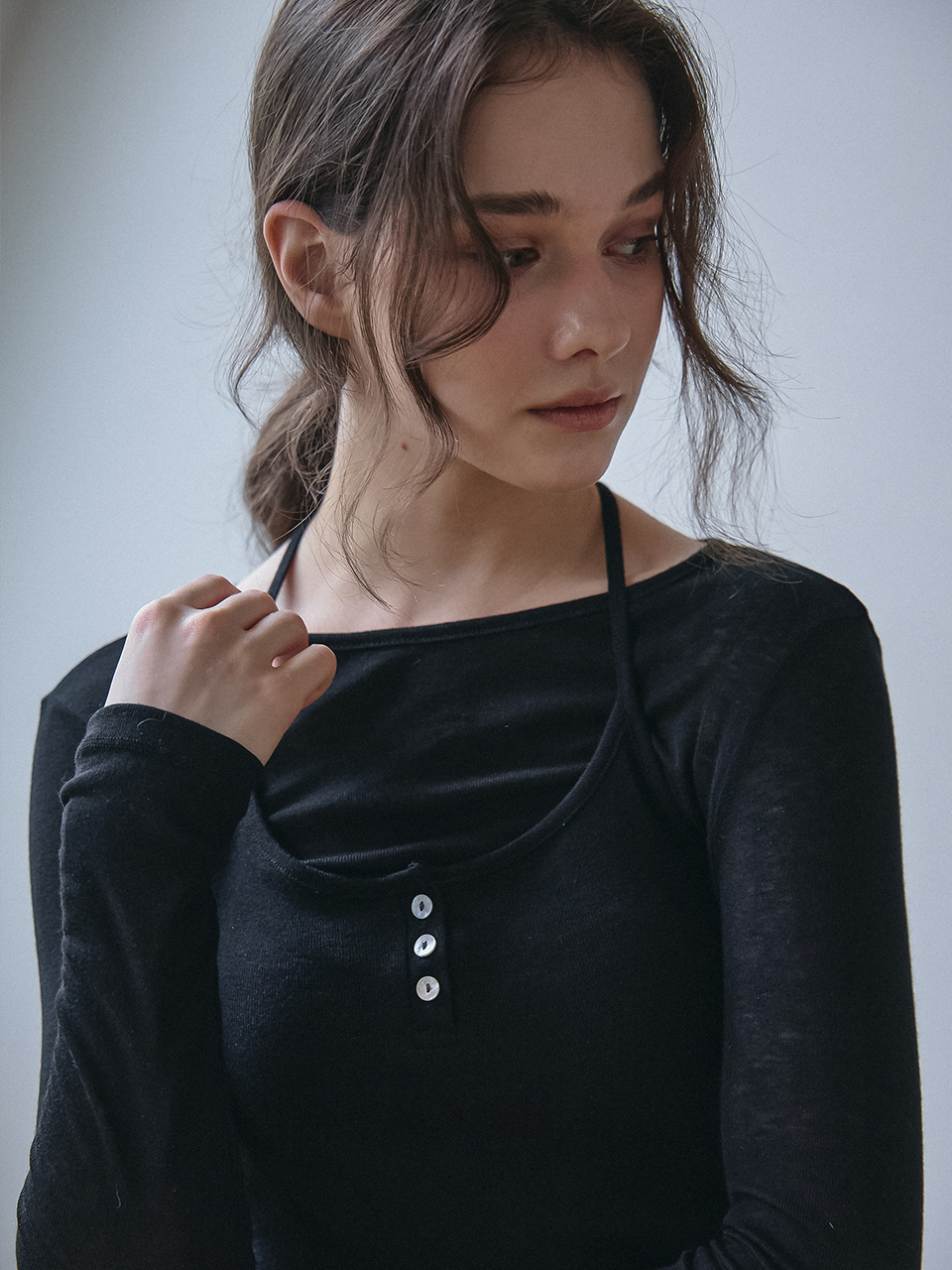 BUTTON POINT BUSTIER LAYERED T-SHIRT_BLACK