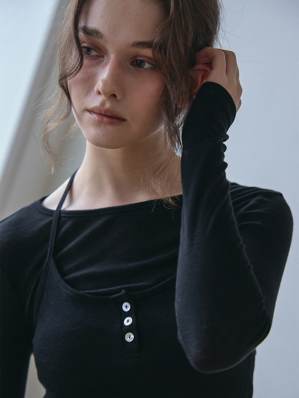 BUTTON POINT BUSTIER LAYERED T-SHIRT_BLACK