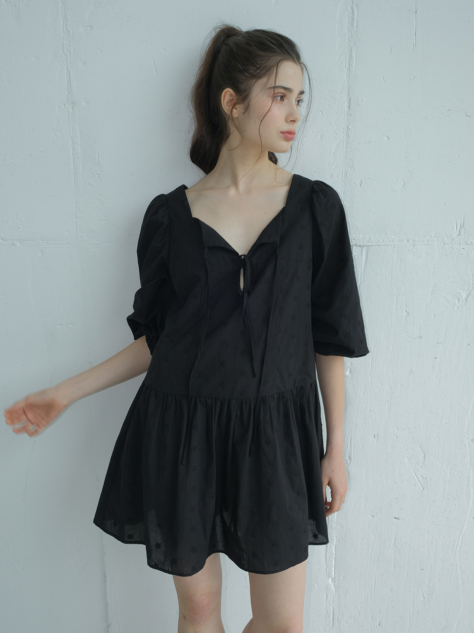 FLOWER EMBROIDERY RIBBON TIE DRESS_BLACK
