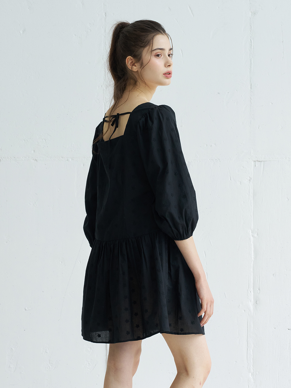FLOWER EMBROIDERY RIBBON TIE DRESS_BLACK