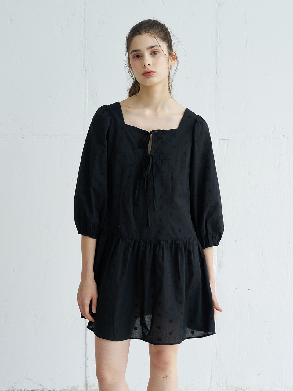 FLOWER EMBROIDERY RIBBON TIE DRESS_BLACK
