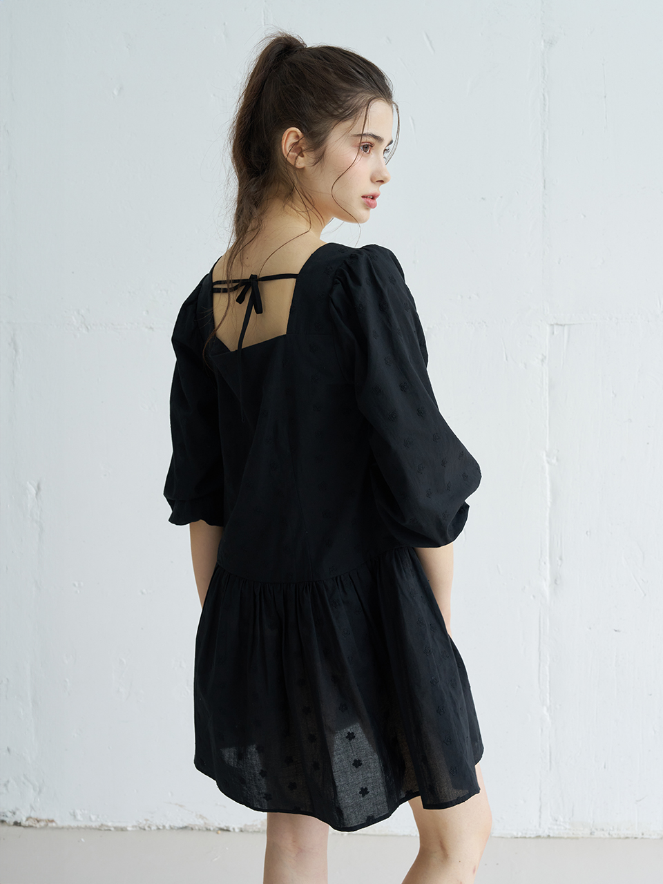 FLOWER EMBROIDERY RIBBON TIE DRESS_BLACK