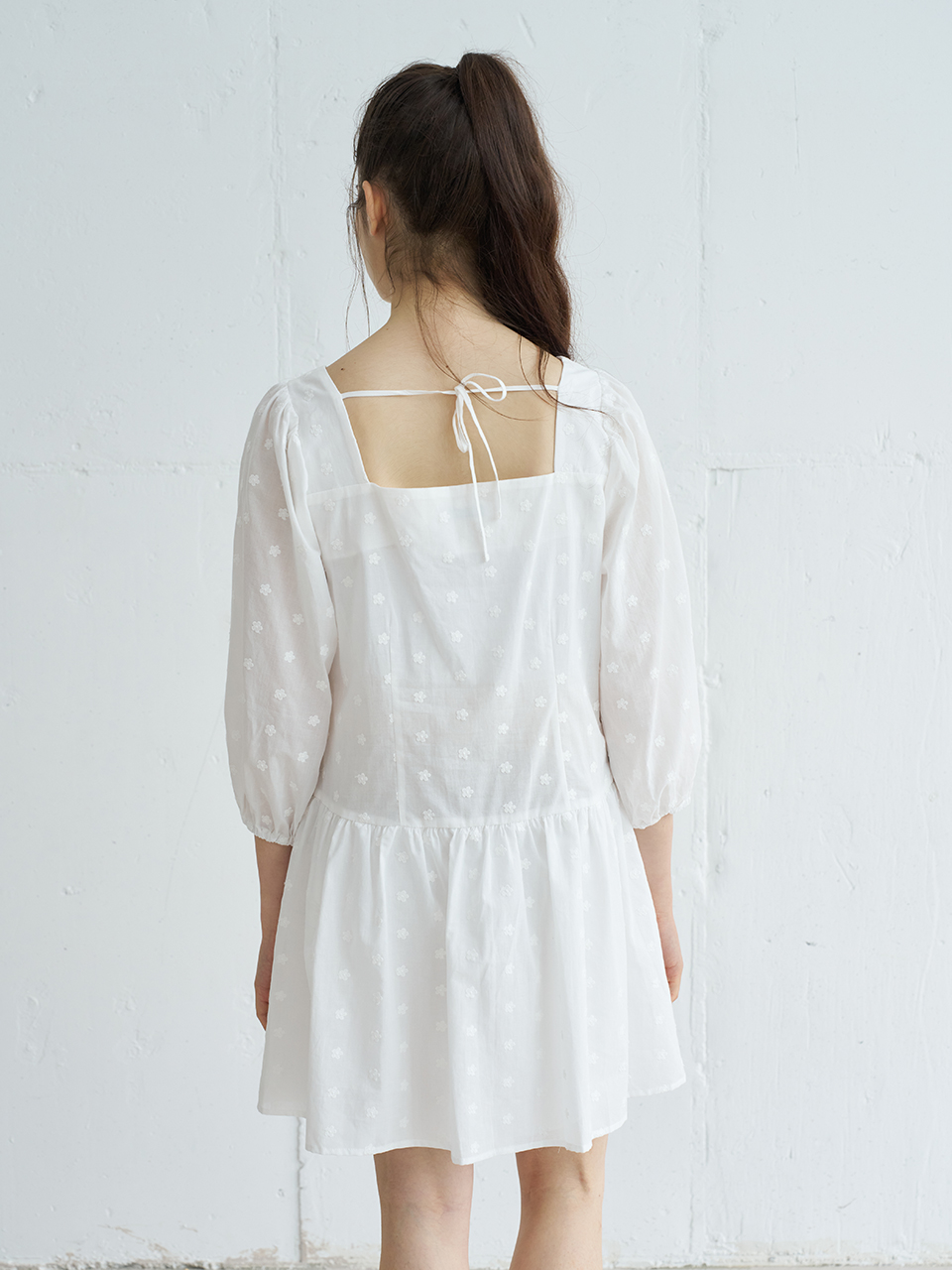 FLOWER EMBROIDERY RIBBON TIE DRESS_WHITE