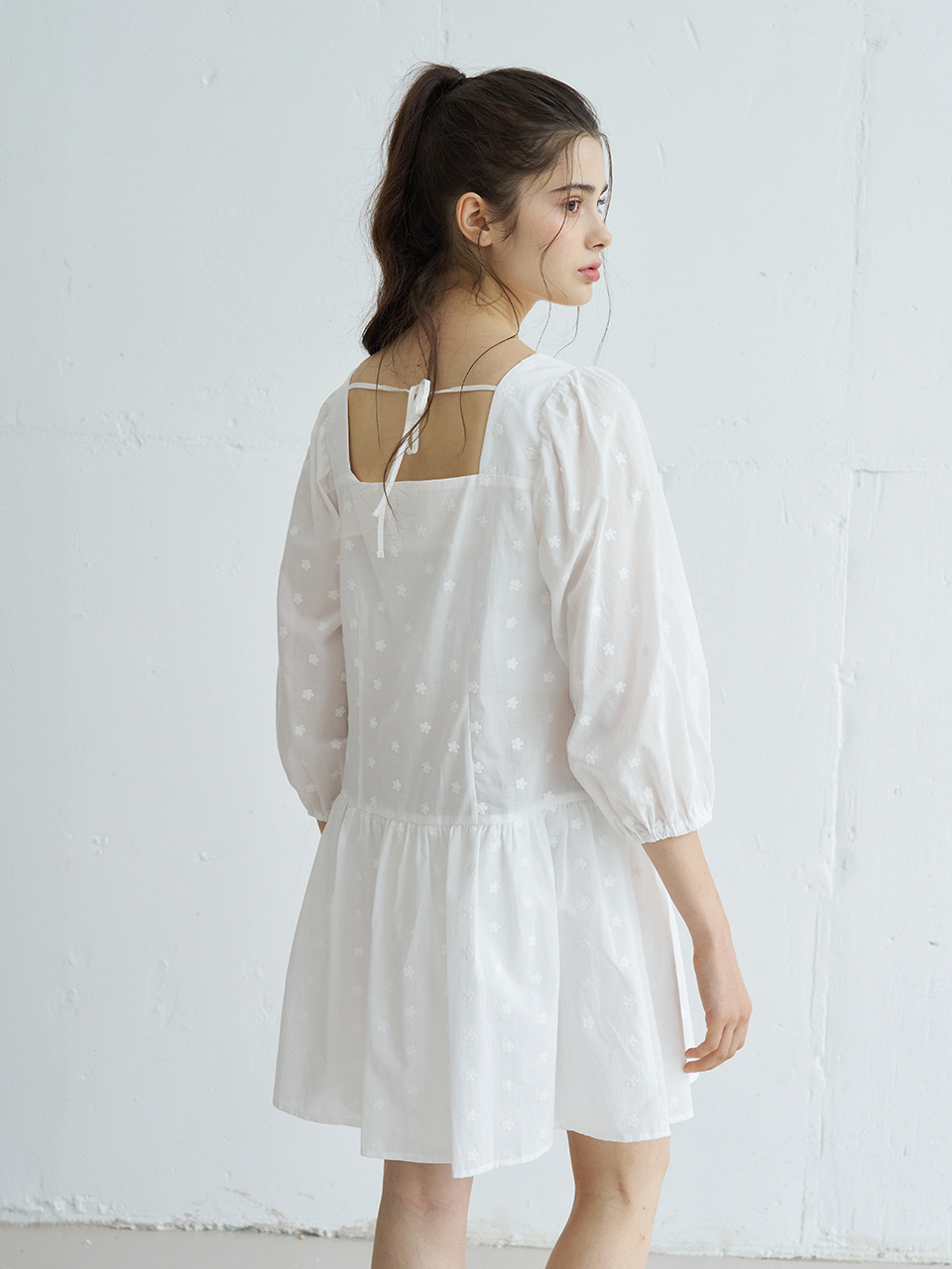 FLOWER EMBROIDERY RIBBON TIE DRESS_WHITE