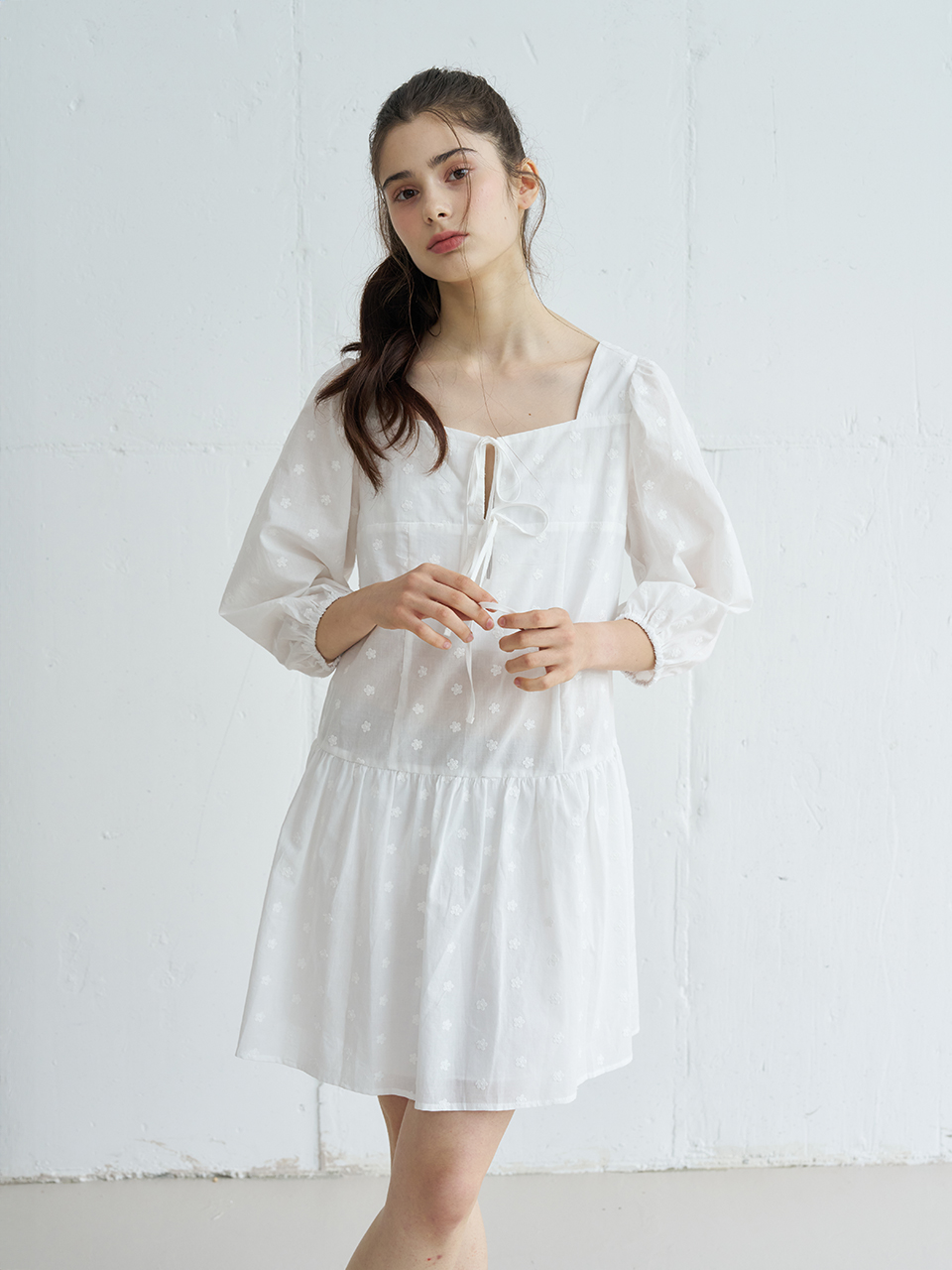 FLOWER EMBROIDERY RIBBON TIE DRESS_WHITE