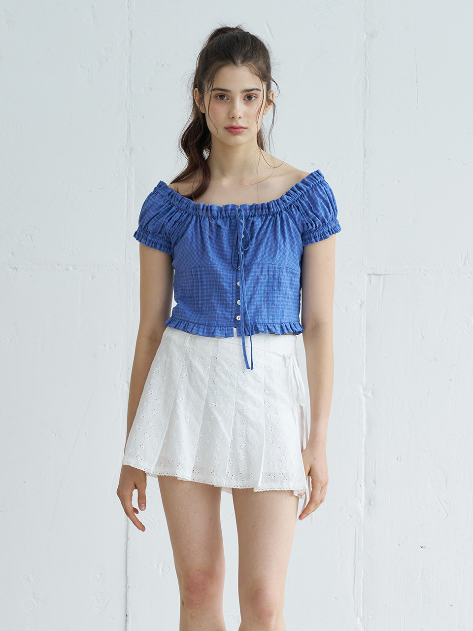 PUNCHING LACE PLEATS MINI SKIRT_WHITE