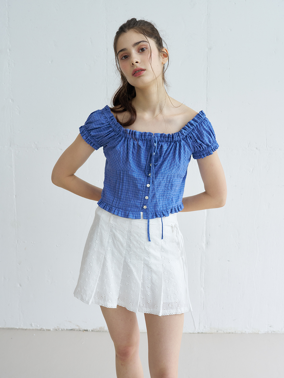 PUNCHING LACE PLEATS MINI SKIRT_WHITE
