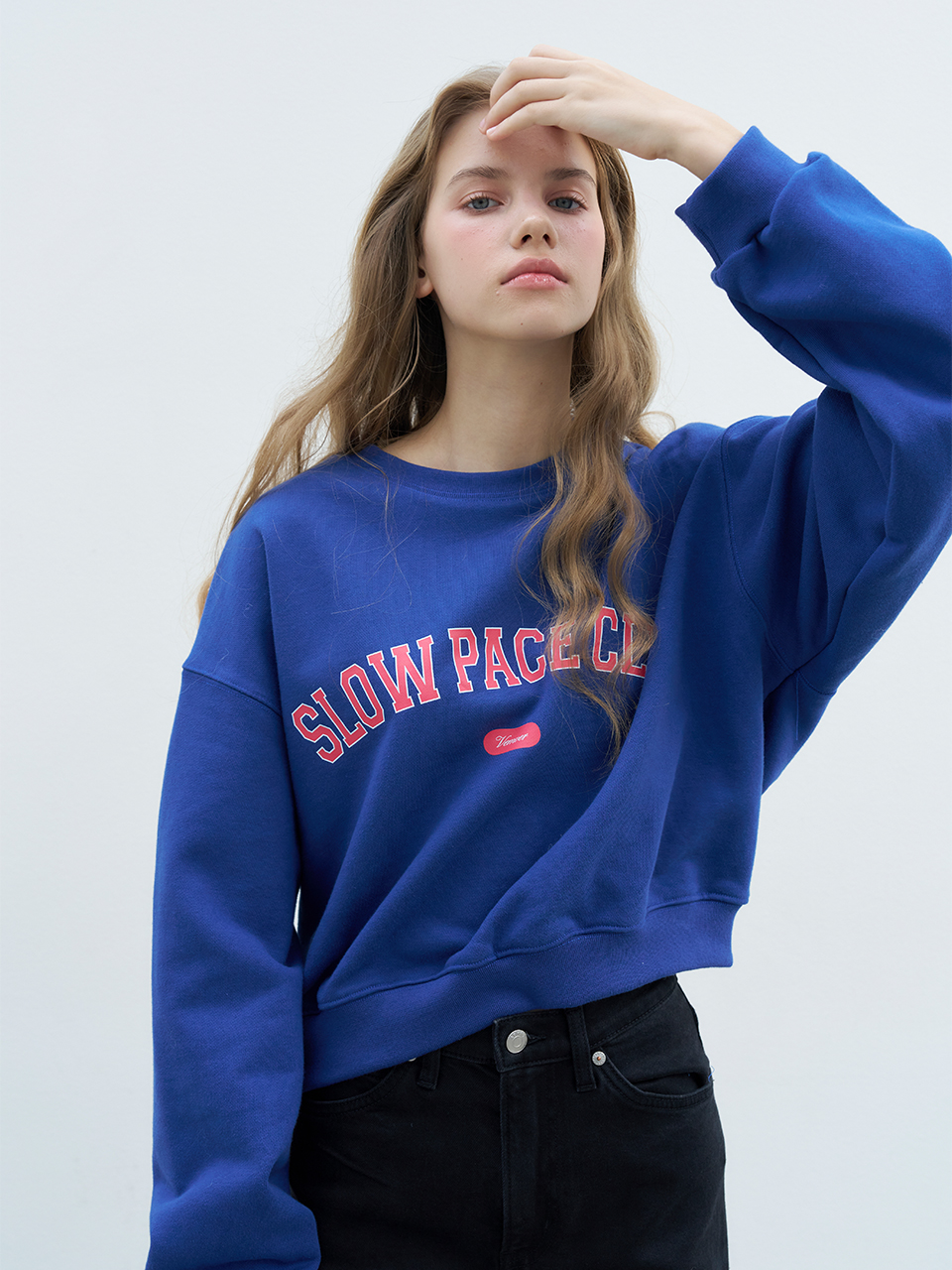 LETTERING CROP SWEATSHIRT_2COLOR