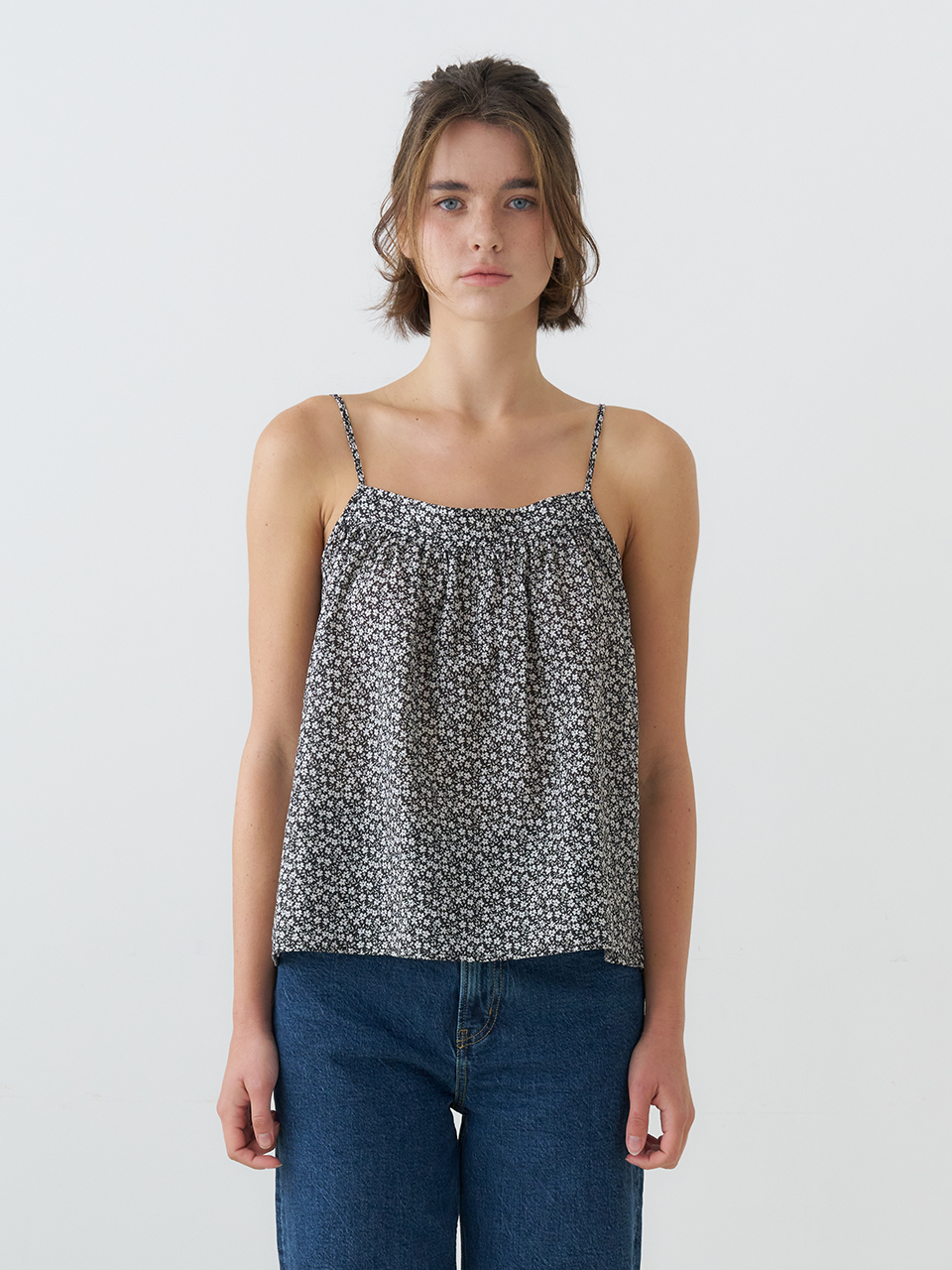 FLORAL STRAP SLEEVELESS BLOUSE_BLACK
