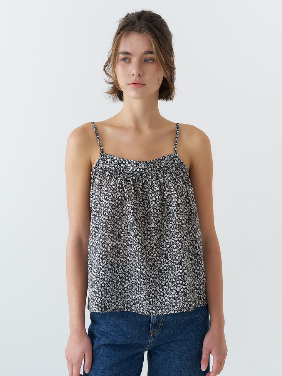 FLORAL STRAP SLEEVELESS BLOUSE_BLACK