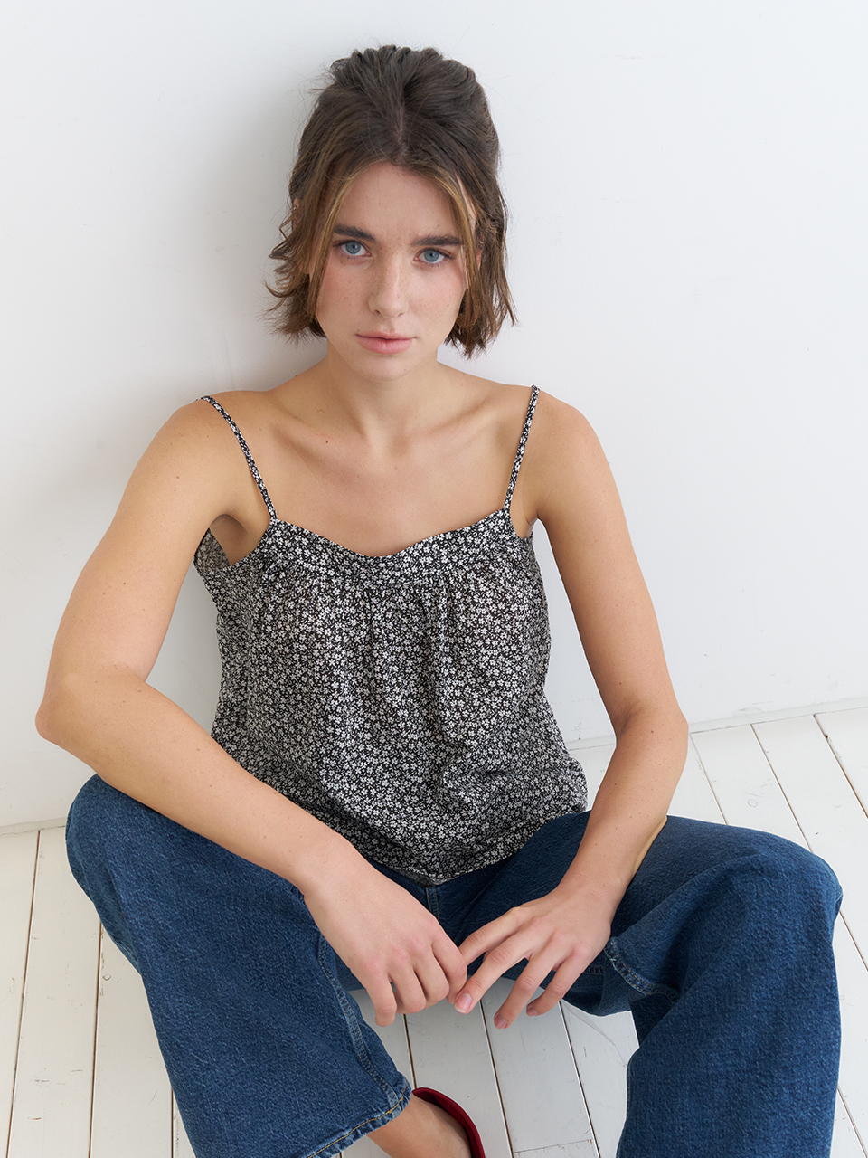FLORAL STRAP SLEEVELESS BLOUSE_BLACK