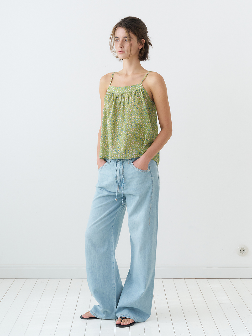 FLORAL STRAP SLEEVELESS BLOUSE_GREEN