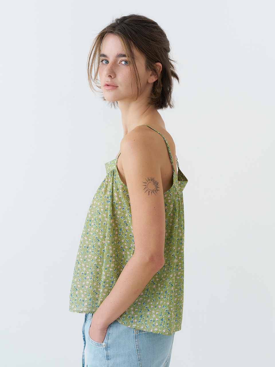 FLORAL STRAP SLEEVELESS BLOUSE_GREEN