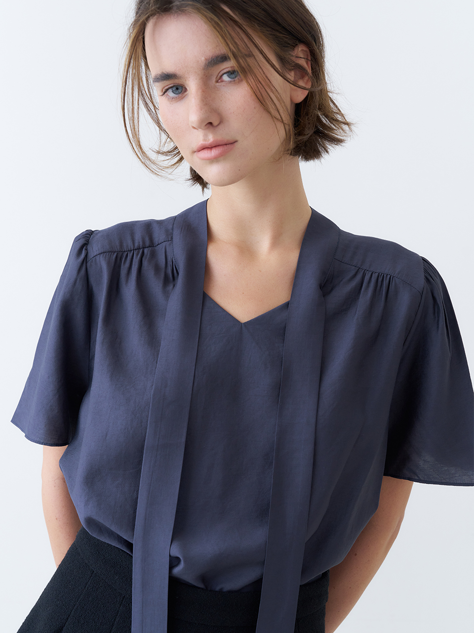 HALF SLEEVE TIE BLOUSE_CHARCOAL
