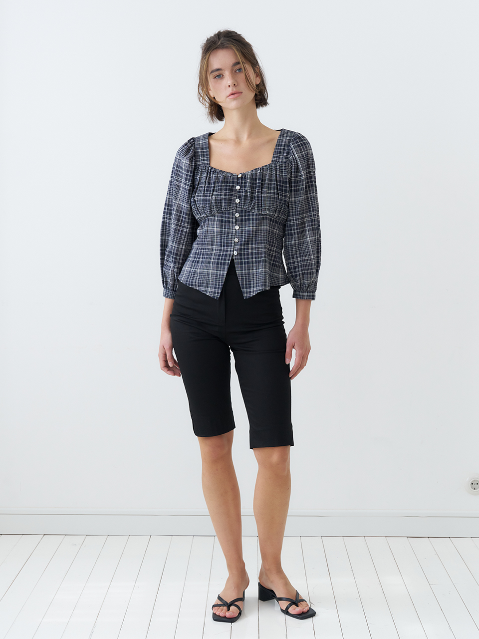 HEART NECK SHIRRING CHECK BLOUSE_NAVY