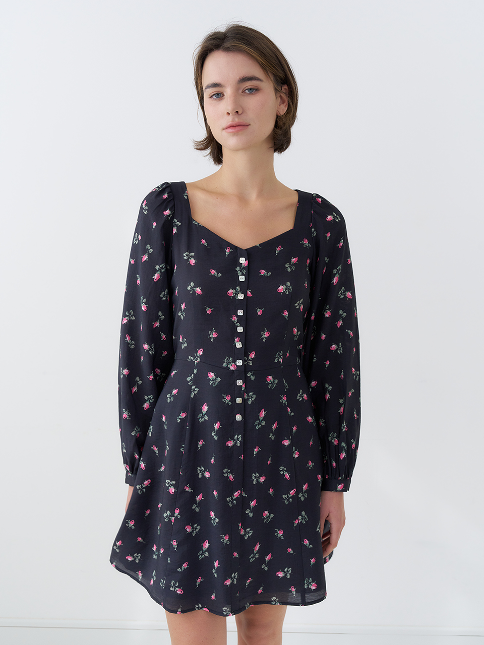 HEART NECK FLORAL ONEPIECE_BLACK
