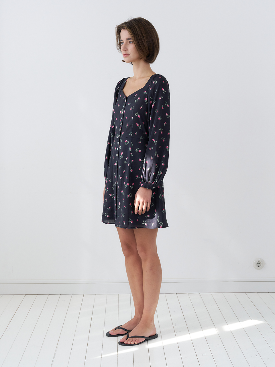 HEART NECK FLORAL ONEPIECE_BLACK