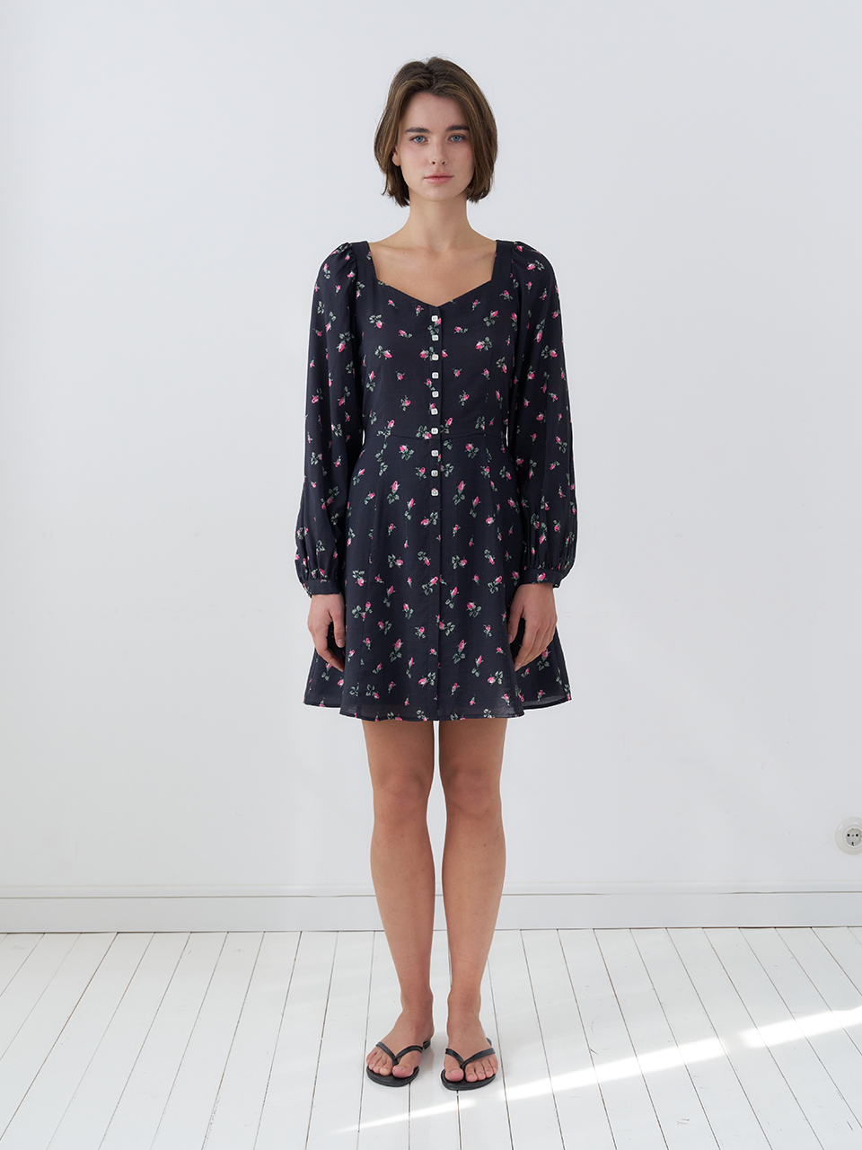HEART NECK FLORAL ONEPIECE_BLACK