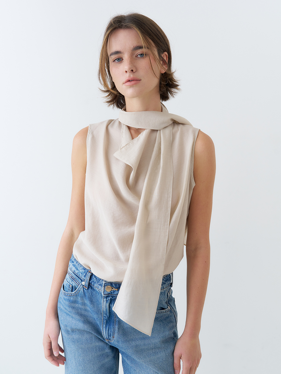 DRAPED TIE SLEEVELESS BLOUSE_BEIGE
