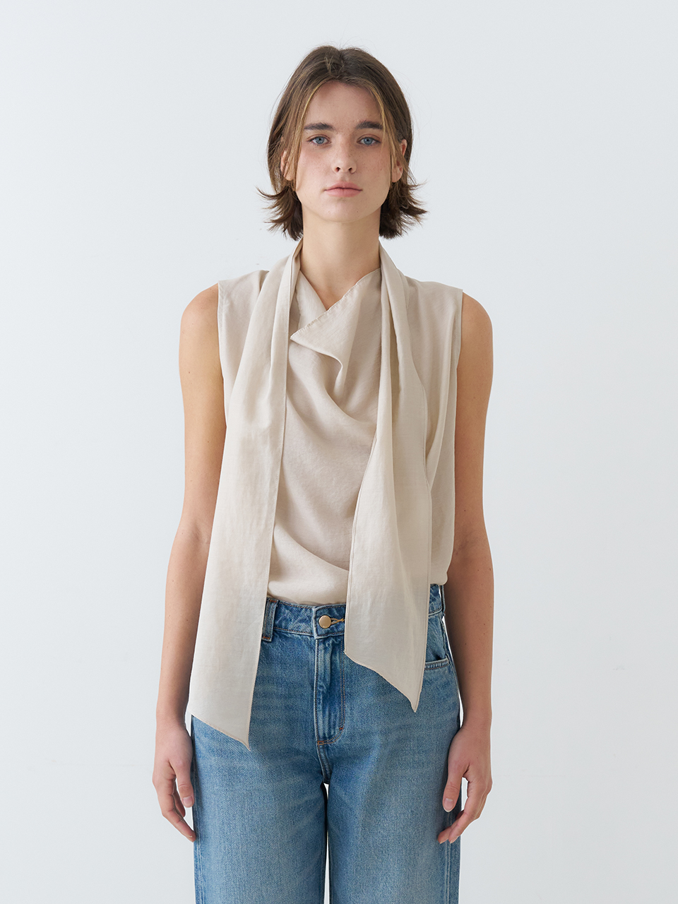 DRAPED TIE SLEEVELESS BLOUSE_BEIGE
