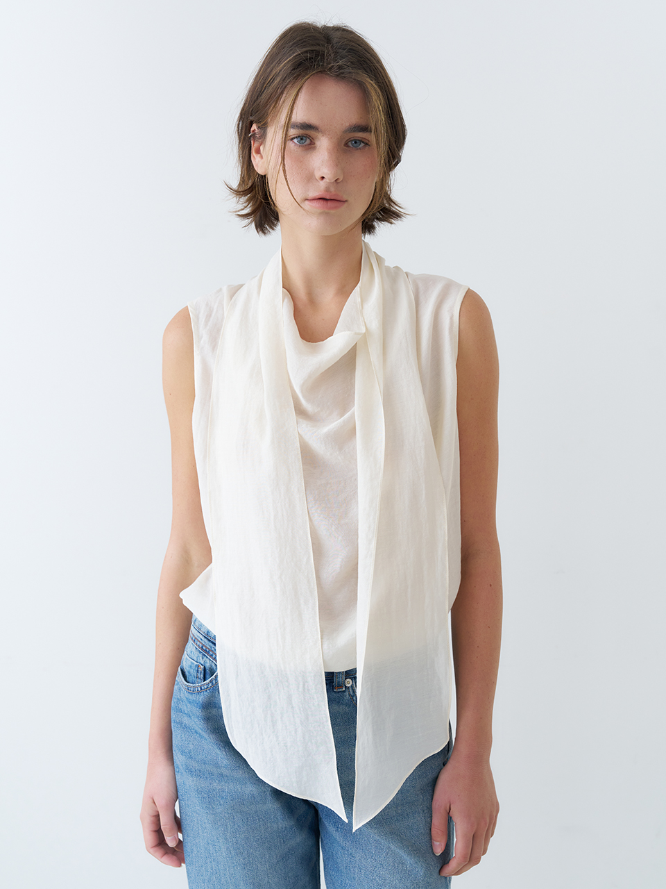 DRAPED TIE SLEEVELESS BLOUSE_CREAM