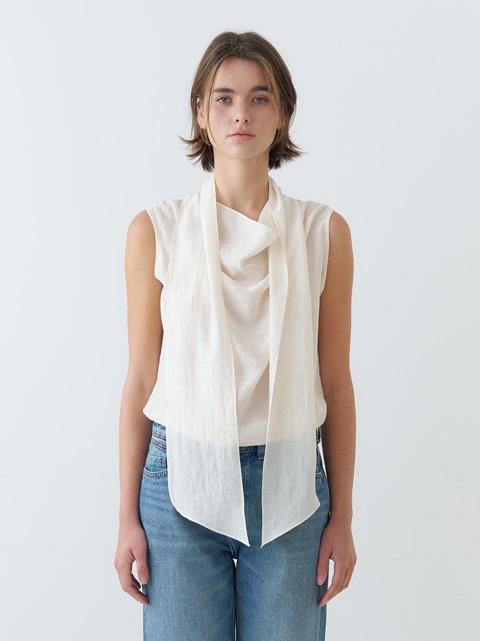 DRAPED TIE SLEEVELESS BLOUSE_CREAM