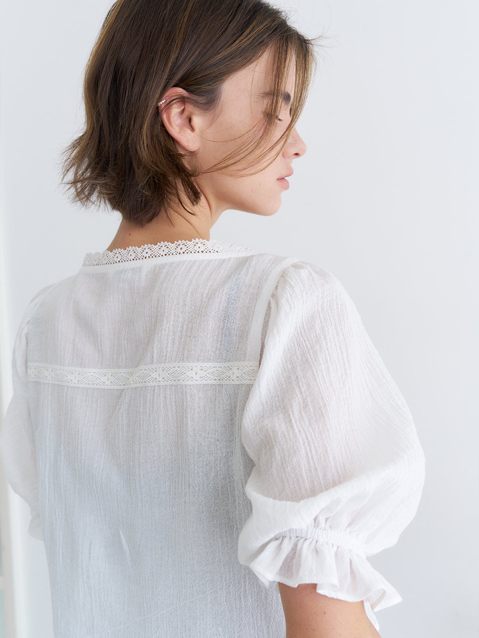 PUFF SLEEVE LACE TRIM BLOUSE_WHITE