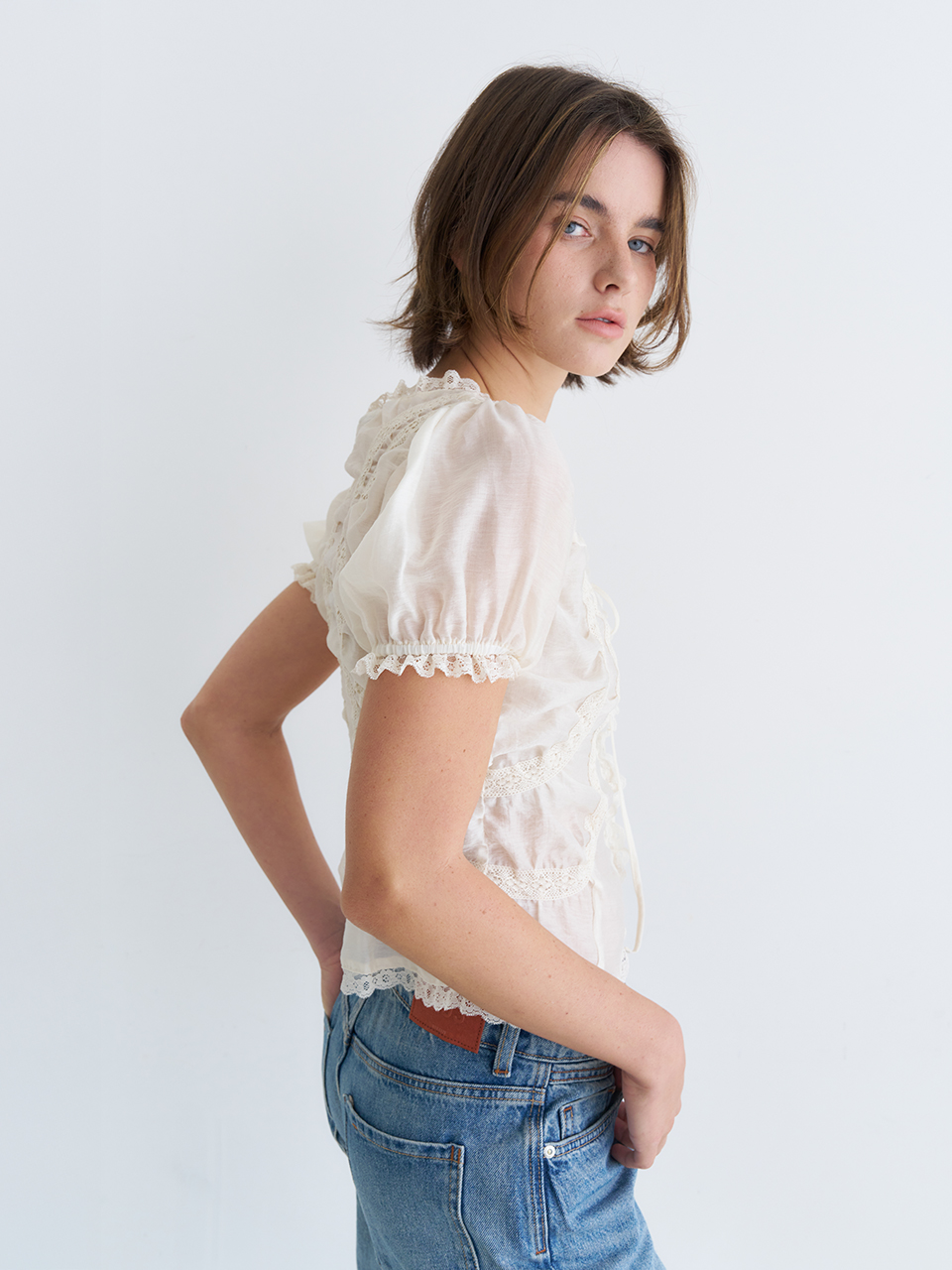 PUFF SLEEVE LACE POINT BLOUSE_CREAM