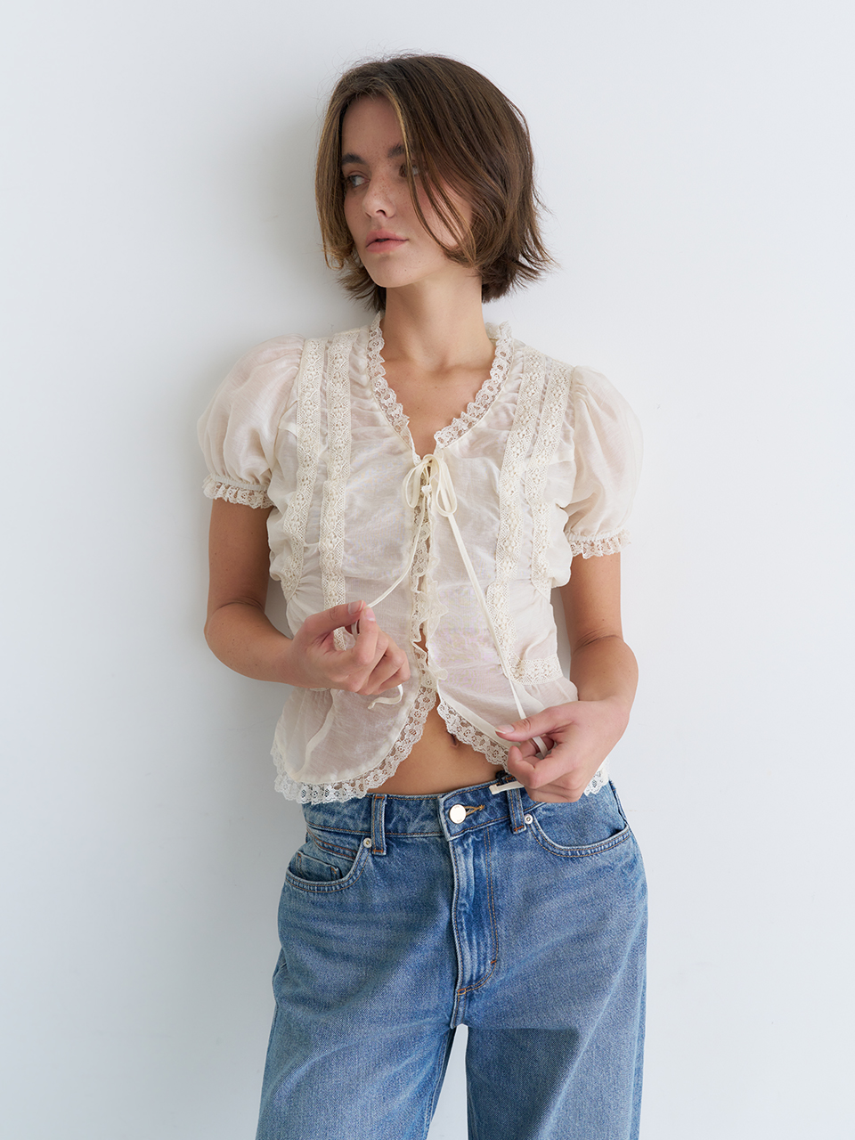 PUFF SLEEVE LACE POINT BLOUSE_CREAM