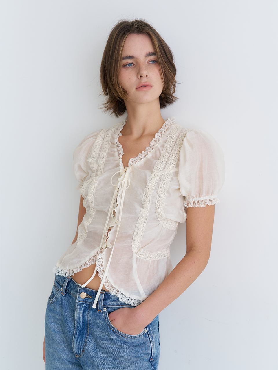 PUFF SLEEVE LACE POINT BLOUSE_CREAM