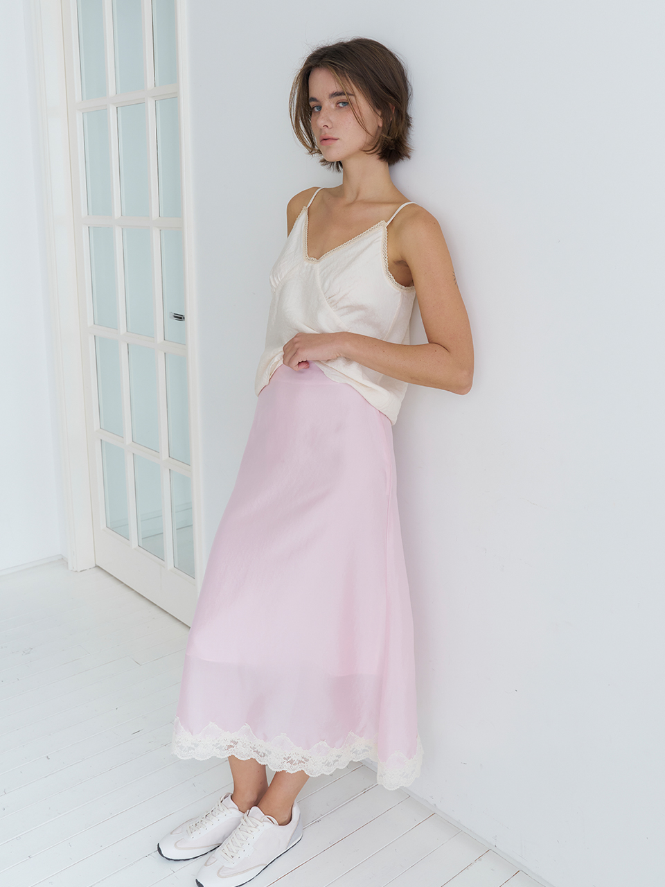 LACE TRIM SATIN MIDI SKIRT_PINK