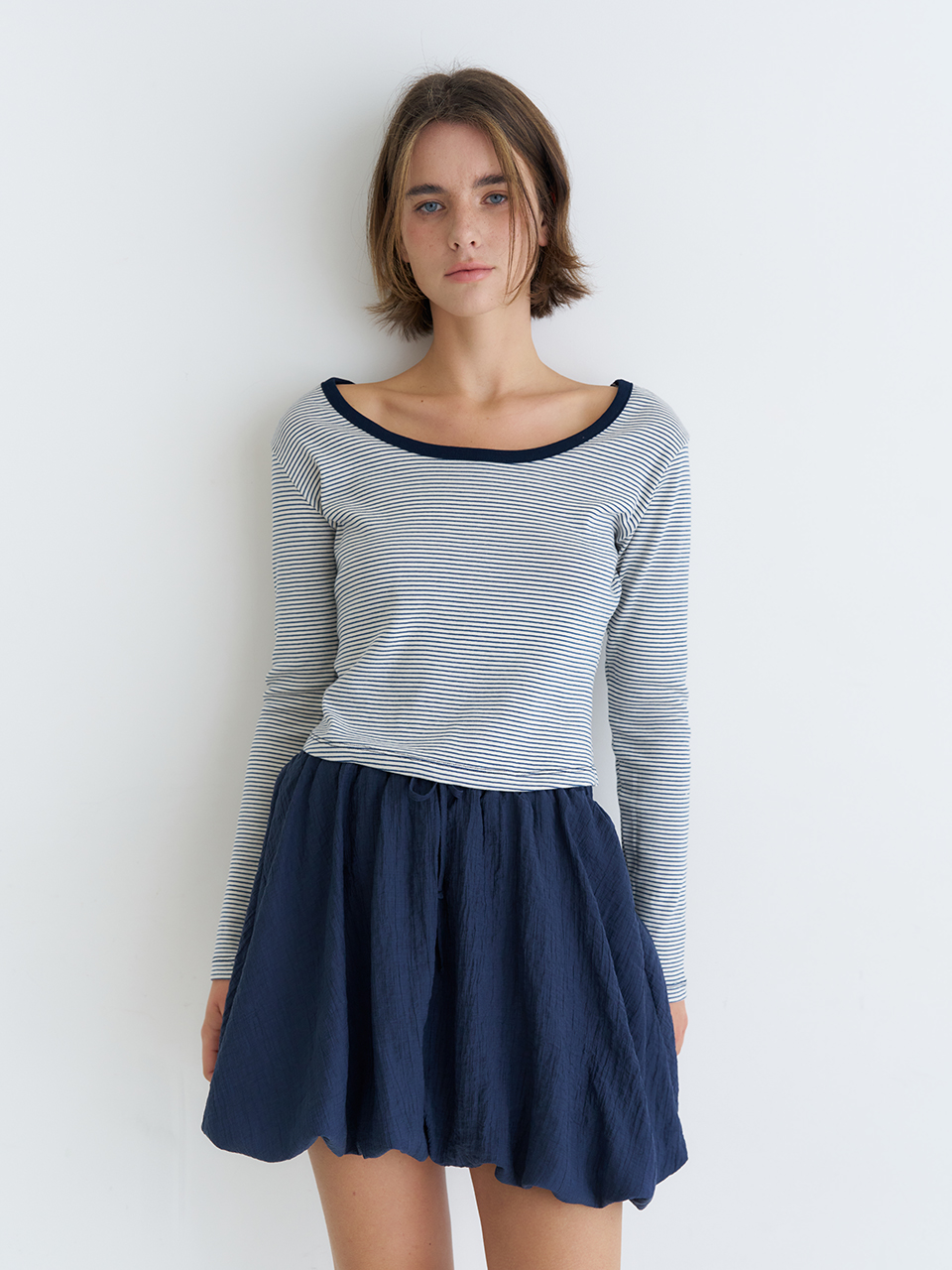 BACK SCOOP STRIPE LONG SLEEVES T-SHIRT_2COLOR