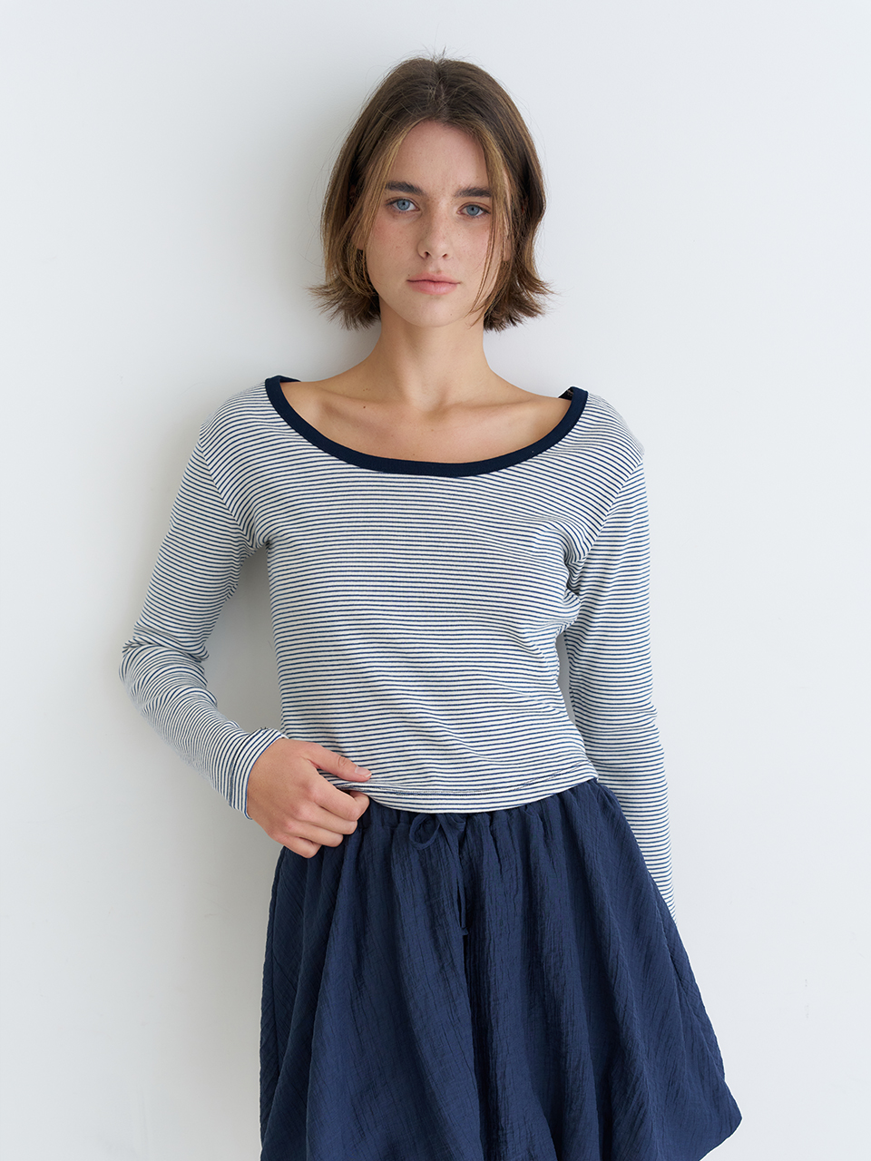 BACK SCOOP STRIPE LONG SLEEVES T-SHIRT_2COLOR
