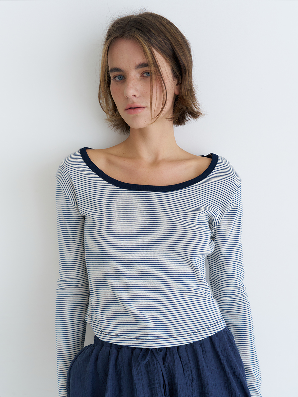BACK SCOOP STRIPE LONG SLEEVES T-SHIRT_2COLOR