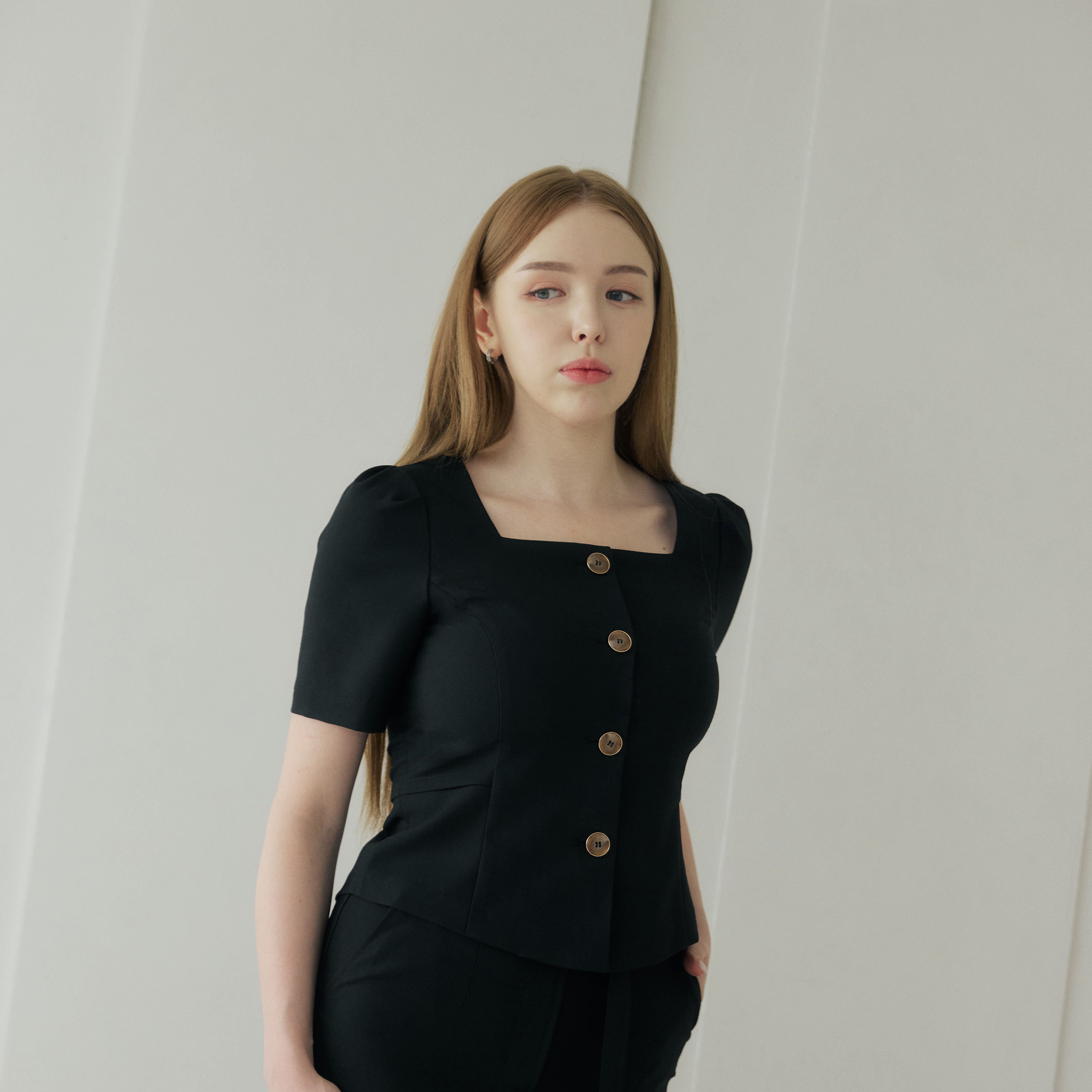레마스퀘어넥자켓
