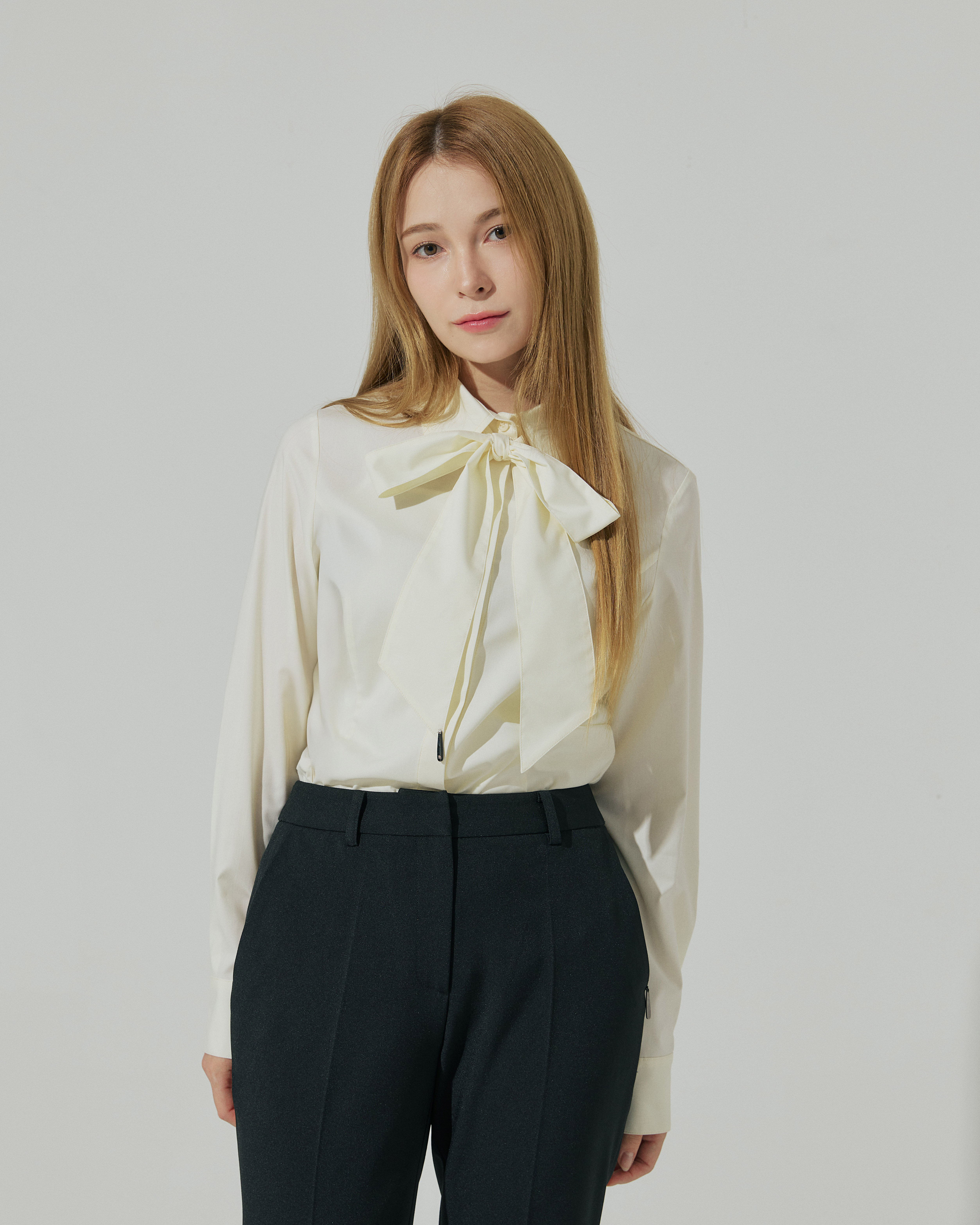 버터 슬림핏 타이 블라우스