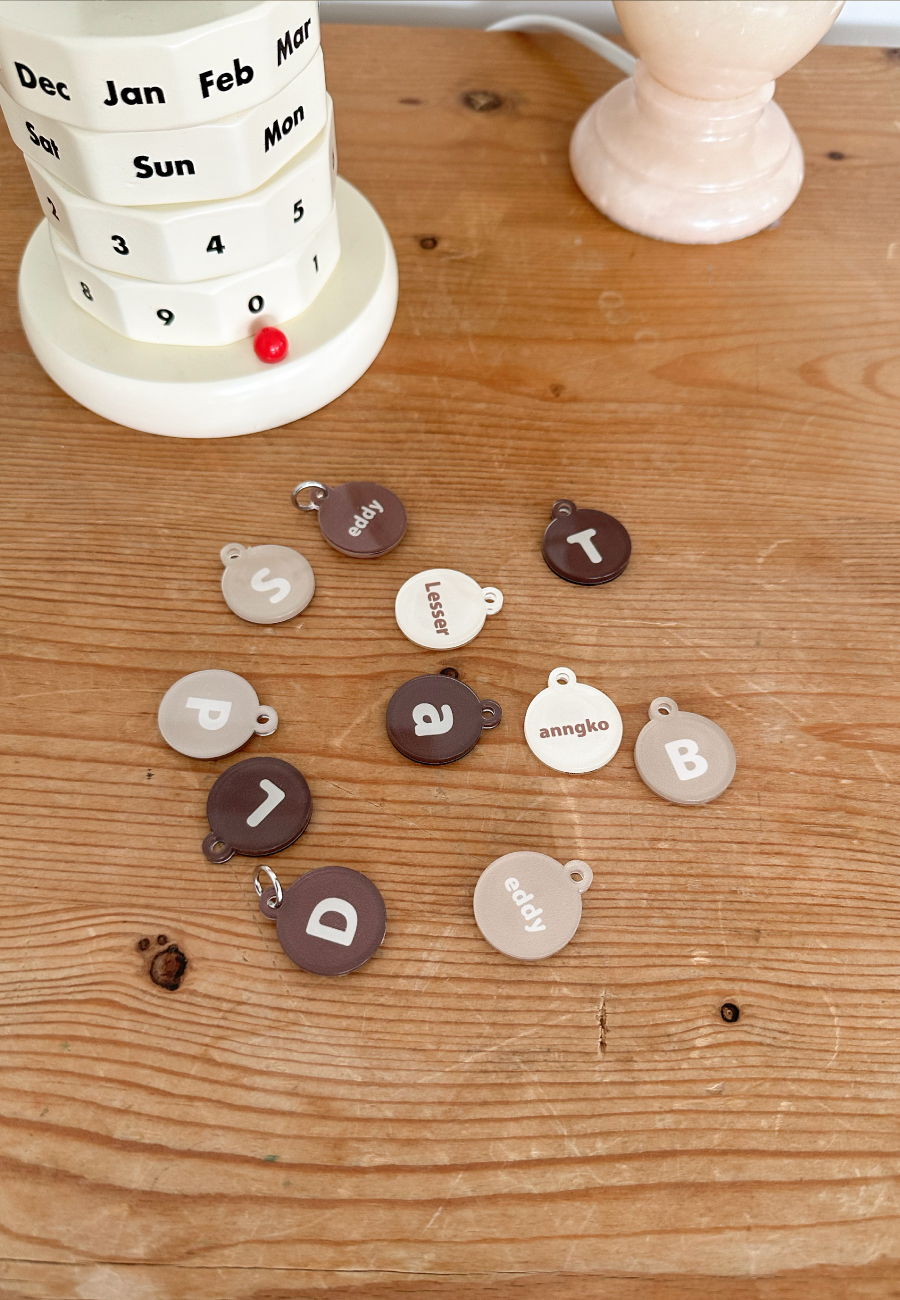 Round Nametag Brown Cream