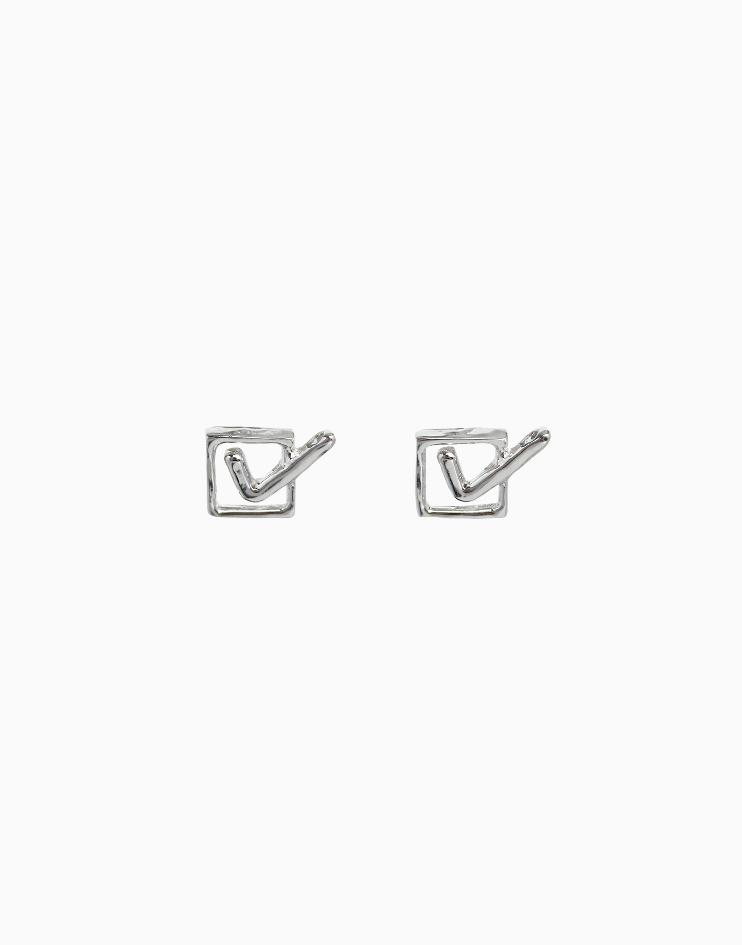Checked 스터드 귀걸이