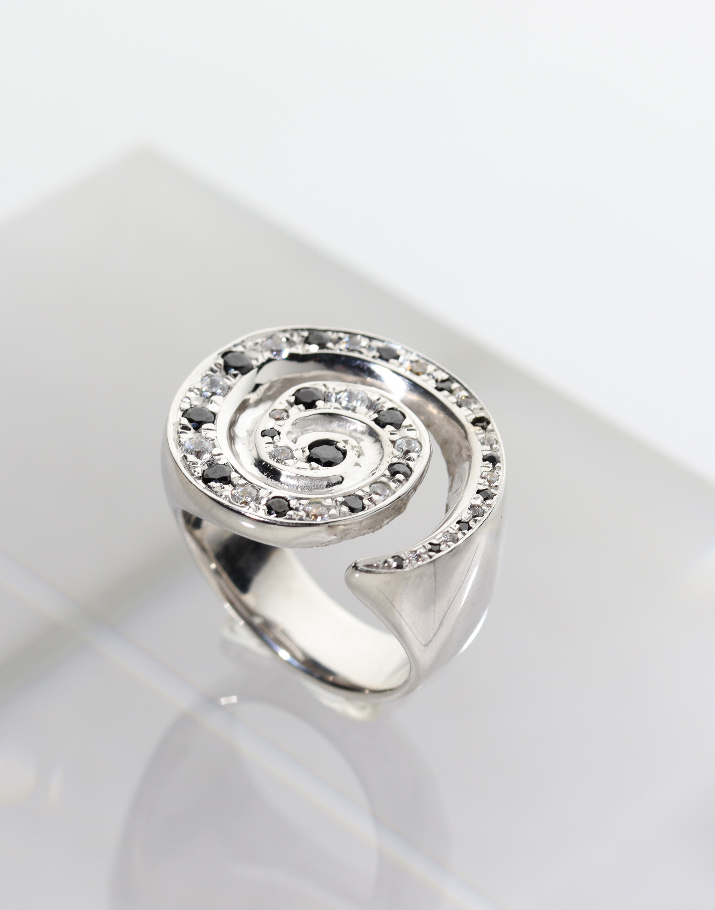 Crystal Vortex 반지 제트 블랙