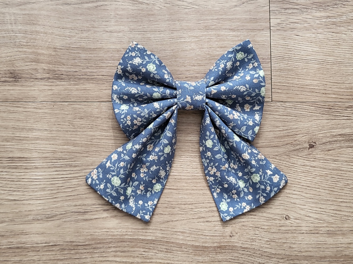 Lakeside Blossom Bow + Bow tie
