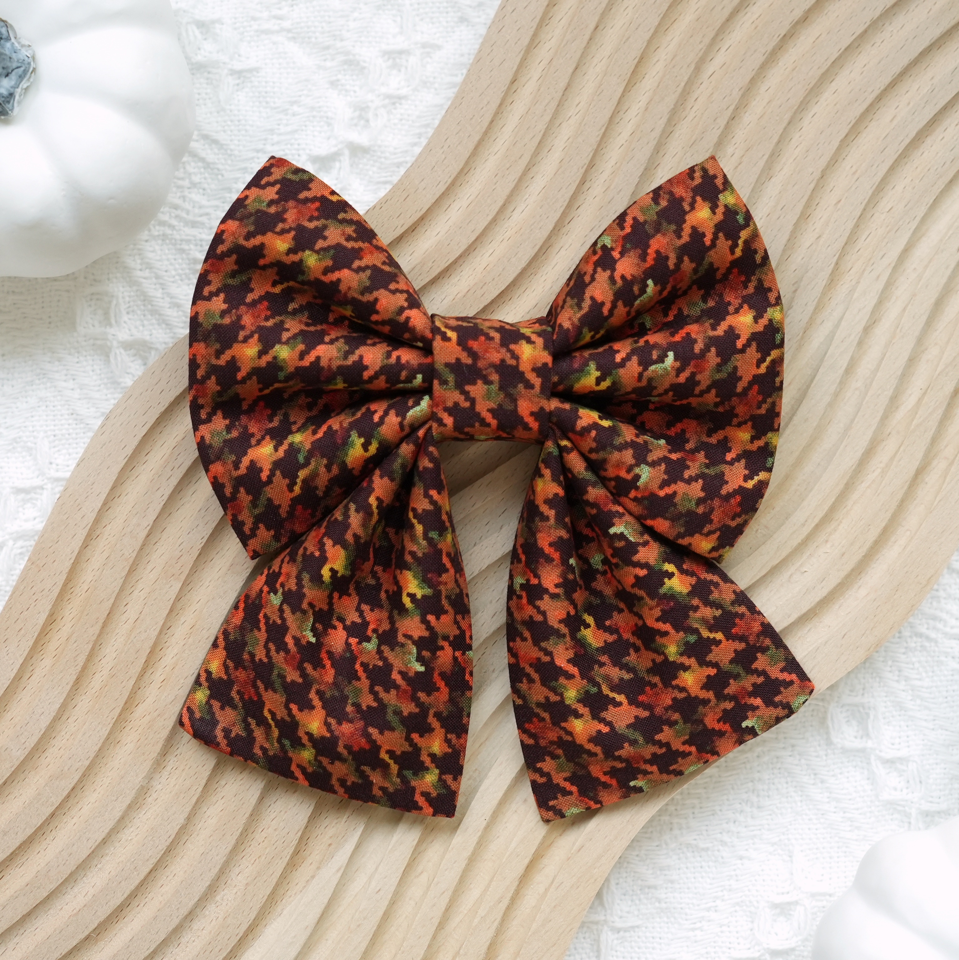 AMBER HOUNDSTOOTH bow + bowtie