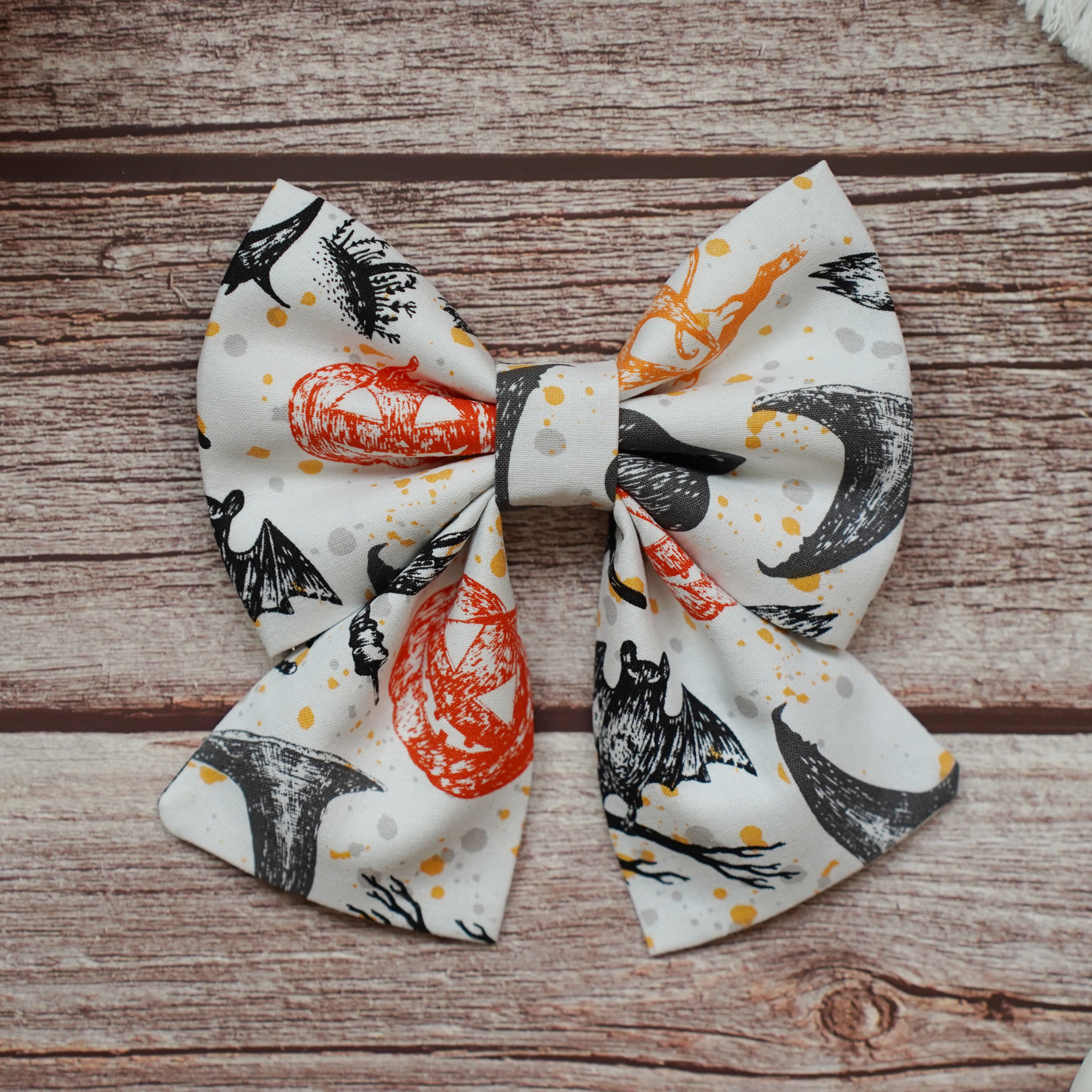 SPOOKY bow + bow tie