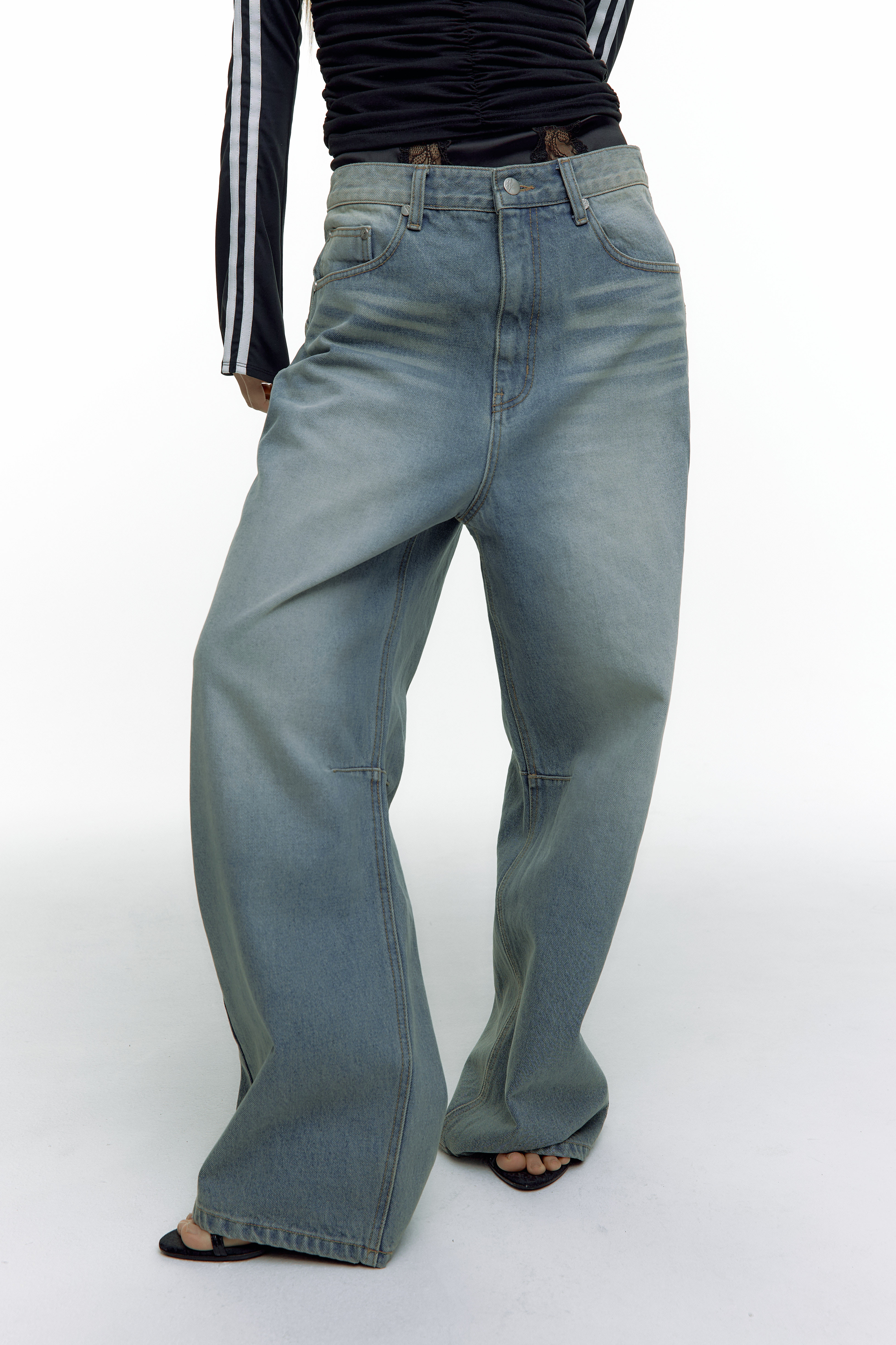 Washed RIvet Wide Jean Light Blue